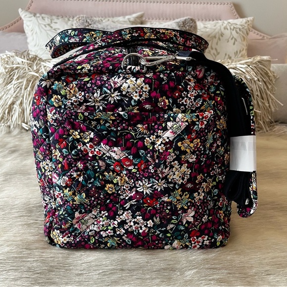 New Modern VERA BRADLEY Itsy Ditsy L Travel Duffle Bag Bandolier Purple Floral - Picture 6 of 13
